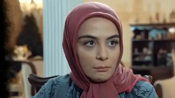 عکس بهاری و دونفره مارال فرجاد بازیگر سریال باخانمان با خواهرش در خارج از کشور