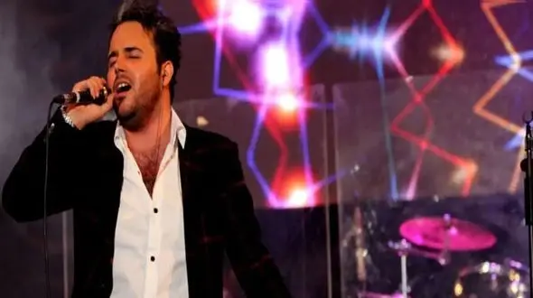 فیلم آواز احساسی /  عاشقا قبلا با این آهنگ عبدالمالکی که تو کنسرت خوند گریه میکردن نوستالژیه  ...