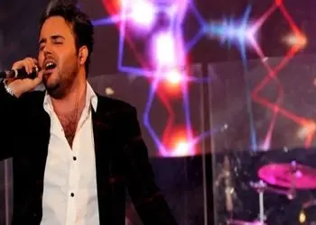 فیلم آواز احساسی /  عاشقا قبلا با این آهنگ عبدالمالکی که تو کنسرت خوند گریه میکردن نوستالژیه  ...