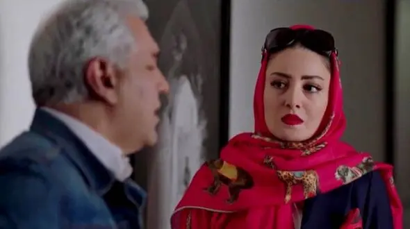 فیلم/ پشت صحنه‌ی خنده‌دار دوستی پنهانی مهران مدیری در سریال هیولا/ بستگی داره شونه رو کجا حساب کنی، اینم قوز کرده بود