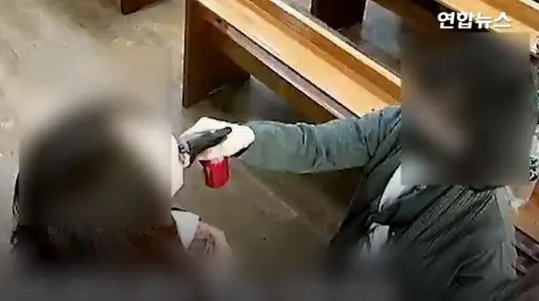 عکس هایی که دنیا را تکان داد / این شخص 50 نفر را کرونایی کرد