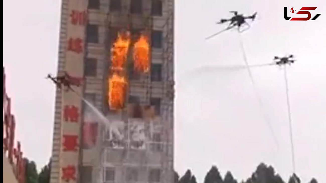 فیلم خاموش کردن آتش به کمک پهپاد / طبقه 25 ساختمان آتش گرفته بود