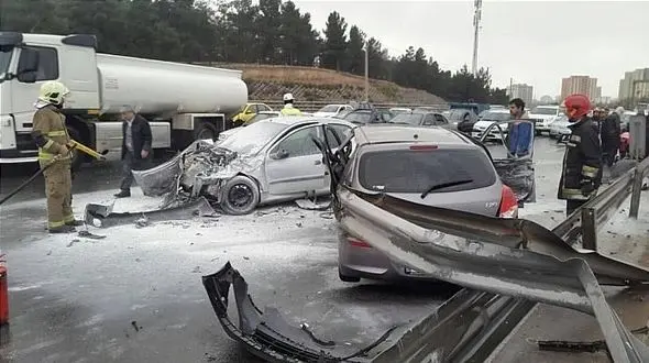 عکس / تصادف شدید هیوندا و پژو در بزرگراه شهید بابایی