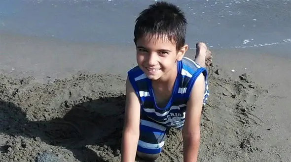 پارسای 8 ساله 30 روز پیش در امام زاده هاشم ناپدید شد +عکس