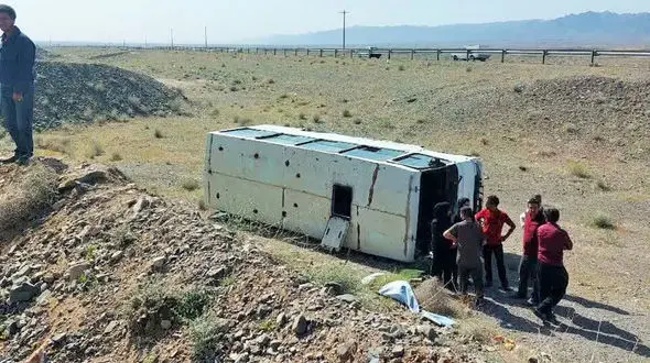 متصدی راه 50 درصد مقصر واژگونی مینی‌بوس کارگران در جاده کاشمر خراسان رضوی شد