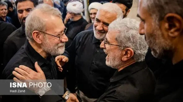 خوشحالی قاآنی و لاریجانی در مراسم شهید ایزدی + عکس
