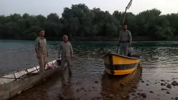 ماهیگیری خطرناک با الکتروشکر در کارون / بازداشت مرد ماهیگیر در شوشتر