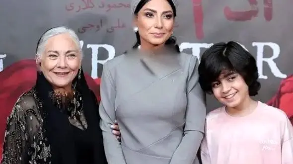 فیلم/ حضور درخشان سمیرا حسن پور، علی اوجی، نسیم ادبی، رایان سرلک، سامان احتشامی، پژمان بازغی و سایر بازیگران ایرانی در اکران فیلم «آدم فروش» با نمایش انواع سبک پوشش از الگانت تا کژوال