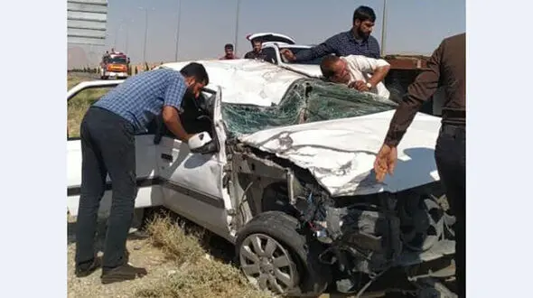 عکس / ماشین مچاله یک مدیر سرشناس در استهبان / دکتر فدایی زنده است! 