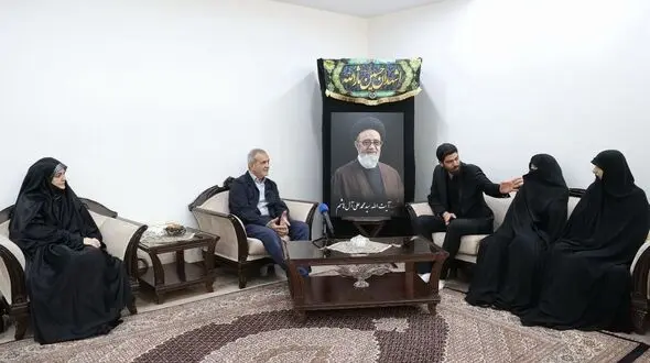 دیدار پزشکیان با خانواده شهید آل هاشم