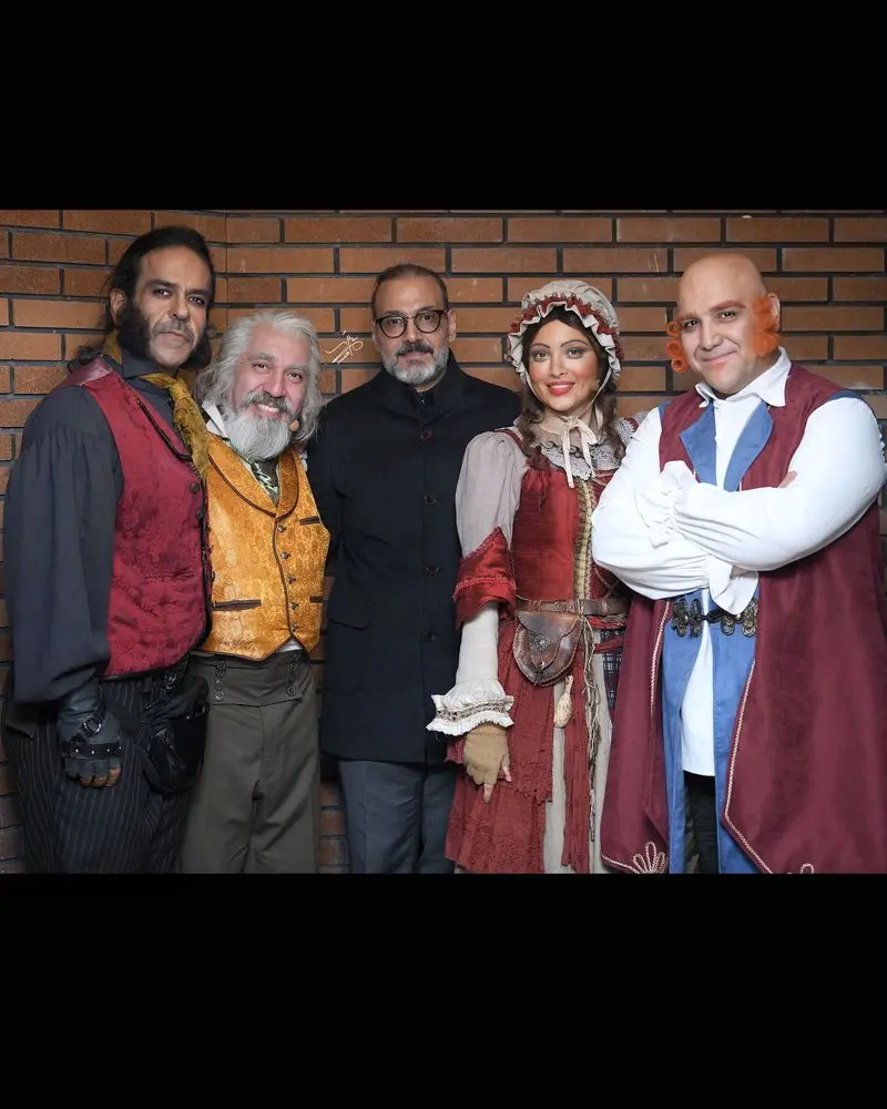 بهنوش طباطبایی و علیرضا قربانی در پشت صحنه نمایش اولیور توئیست