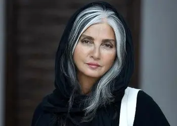 (فیلم) پاسخ رویا جاویدنیا بخاطر استایل پرحاشیه اش: شما از یه جایی خشم داری چرا به من میپری؟ ... چرا مردم تیکه بد میندازن؟