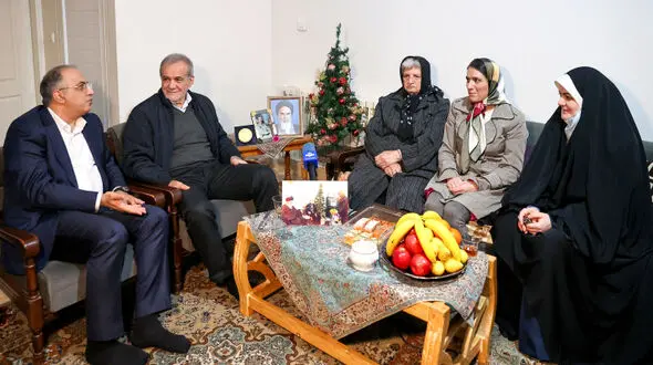 دیدار دکتر پزشکیان با خانواده شهید مسیحی 