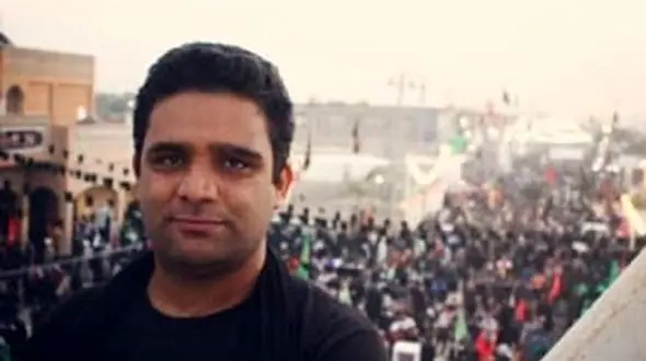 شعرخوانی پدر مرحوم روح الله رجائی بر سر مزار + فیلم