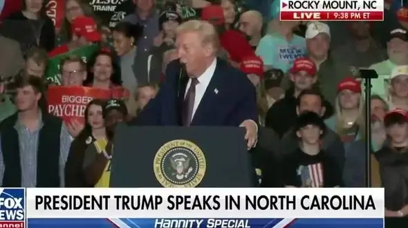 ترامپ درباره هیلاری کلینتون: آنقدر غیرقابل تحمل است که حاضر نیستم با او بروم!