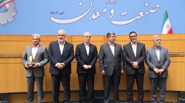 تجلیل از شرکت کشت و صنعت طلاچین به عنوان واحد نمونه کشور