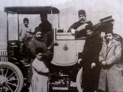سفر در زمان؛ خاطرات مظفرالدین‌شاه: اتومبیل که سابقا فرمایش داده بودیم از بروکسل بیاورند امروز عملش را تمام کردیم که ابتیاع کرده بیاورند