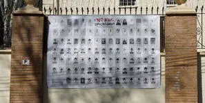 پدر دو دانش‌ آموز شهید در مدرسه میناب : زهرای ۸ ساله‌ ام را بعد از دیدن ۱۵۰ پیکر پیدا کردم