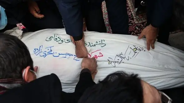تصاویر خاکسپاری شهید محسن فخری زاده