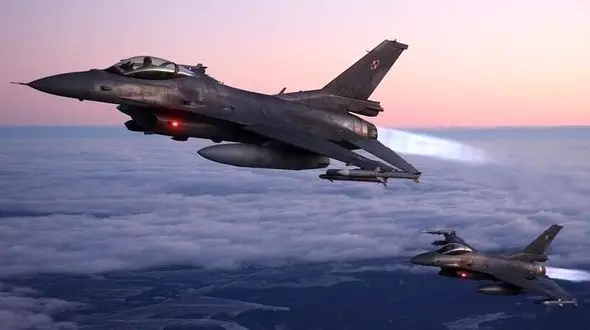 اعزام جنگنده‌های اف-۱۶ آمریکا به تنگه هرمز