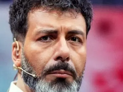 عکش ها / خانه شبیه کاخ مجید واشقانی مجری برنامه رُک /  از مبلمانی به رنگ عنابی و مُدروز تا اتاق خوابی پر از کتونی و  میز آرایشی مملو از محصولات مراقبتی پوست !