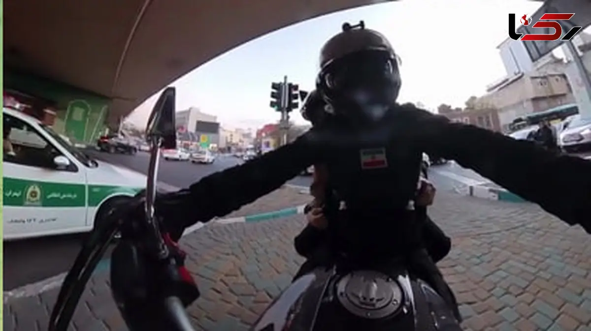 فیلم تحسین برانگیز از ماموران پلیس در کمک به زوجی که به آنها پناه برده بودند / به احترام فرشته های سبز پوش  باید ایستاد