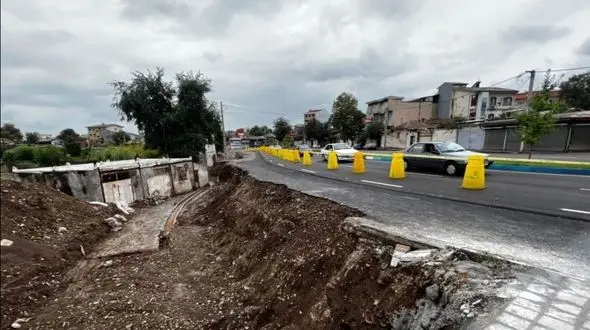 پروژه 12 میلیاردی رشت با اولین باران فروریخت /ریزش خیابان پس از 11 روز از افتتاح در رشت 