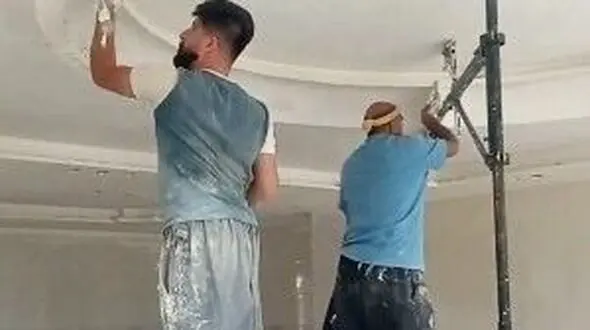 خلاقیت خنده دار اوستا بنای ایرانی برای بلند قدتر شدن حماسه‌ساز شد/ صدهزار آفرین به این مغز پر از ایده