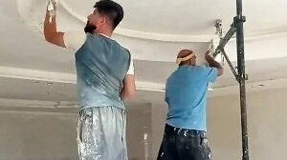 خلاقیت خنده دار اوستا بنای ایرانی برای بلند قدتر شدن حماسه‌ساز شد/ صدهزار آفرین به این مغز پر از ایده