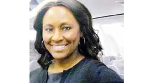 پیام عجیبی که مهماندار برای دختر مسافر در سرویس بهداشتی هواپیما گذاشت!+عکس