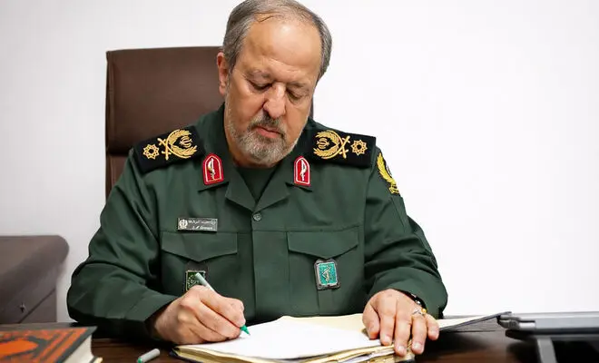 سرپرست وزارت دفاع: هر تهدید دشمن ، واقعی و قابل اعتناست / نه غافلگیر می‌شویم و نه منفعل