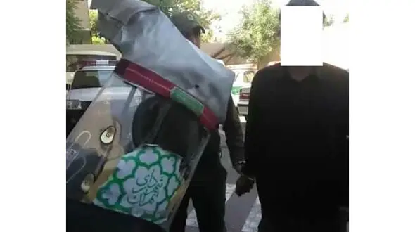 سرقت دریچه های فاضلاب با آرم شهرداری تهران 