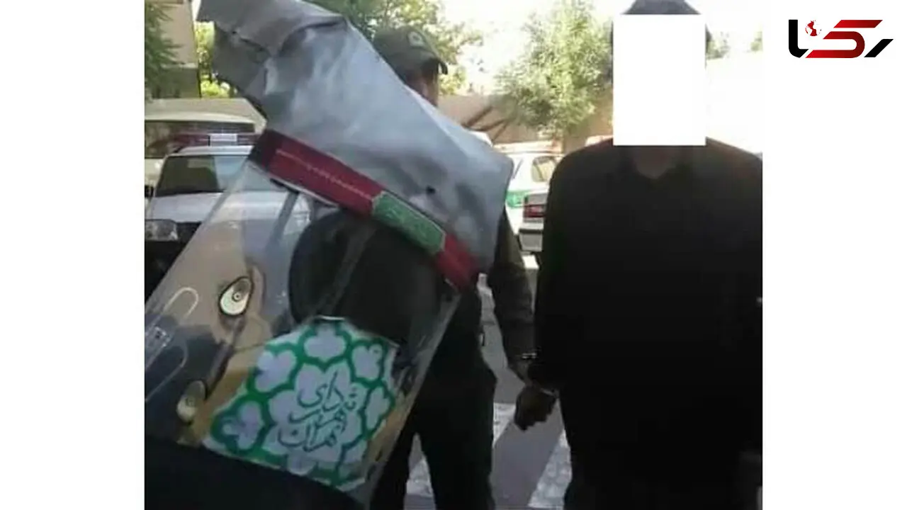 سرقت دریچه های فاضلاب با آرم شهرداری تهران 