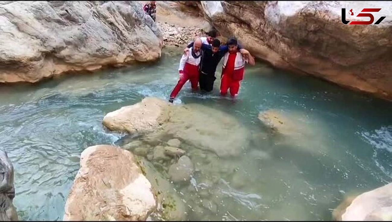 نجات 2 زن و مرد گردشگر گرفتار شده در تنگه هلت پلدختر
