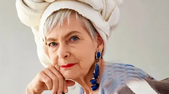 جذاب ترین زن ۶۸ساله همه دوران‌ها ! + عکس های حیرت آور