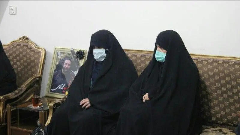 حضور جمعی از نمایندگان مجلس در منزل شهید امر به معروف محمدی 