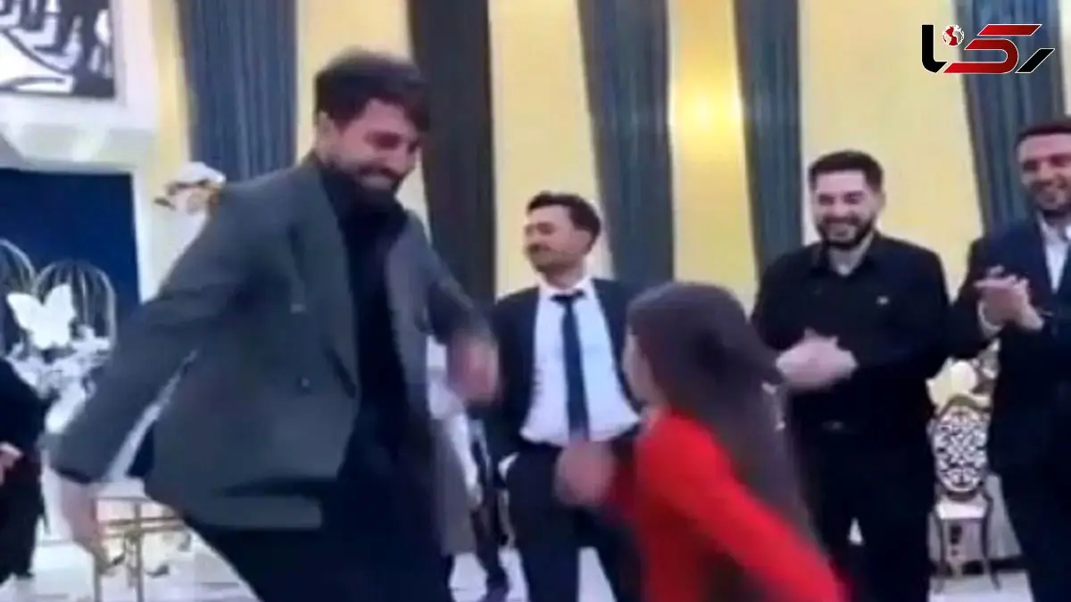 فیلم آواز شاد / پایکوبی پدر و دختری با آهنگ آذری که همرو میخکوب کردن ...