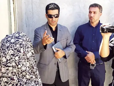عکس های بازسازی صحنه قتل شوهر توسط عاطفه 27 ساله با مرد مورد علاقه اش / در 17 سالگی به اجبار عروسی کردم / شوهرم محبت نداشت 