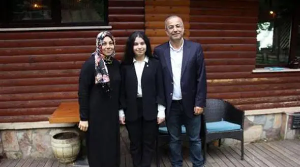 این دختر ۱۸ ساله نماینده مجلس می شود! +عکس 