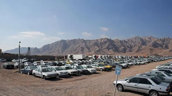 تعیین تکلیف 300 وسیله نقلیه توقیفی در پارکینگ‌های اصفهان از طریق مزایده
