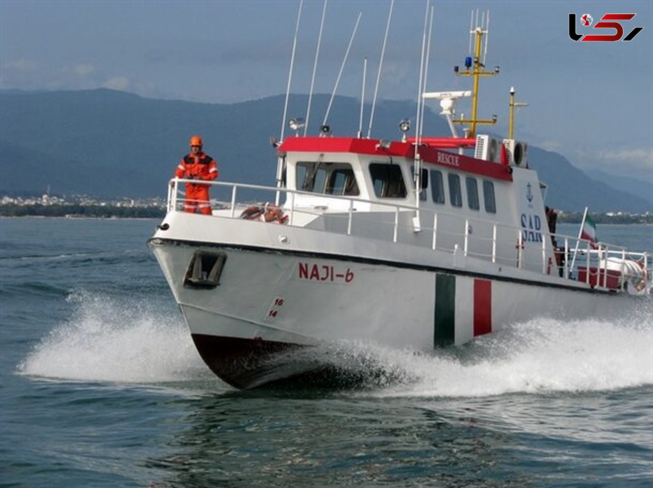 نجات ۵ ماهیگیر توسط تیم نجات دریایی بندر نوشهر