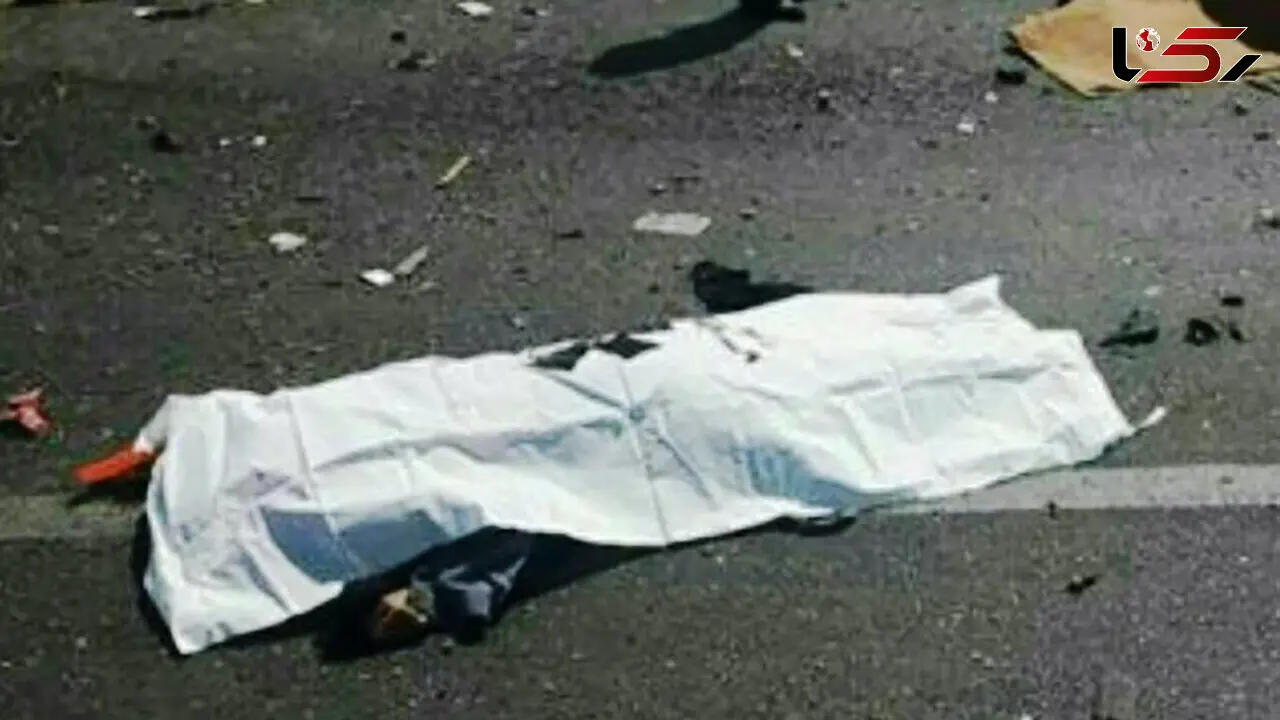 زن ساوجی زیر چرخ های مینی بوس له شد 