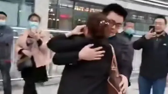 راز عجیب جابجایی دو نوزاد در بیمارستان بعد از 28 سال لو رفت! +عکس/ چین