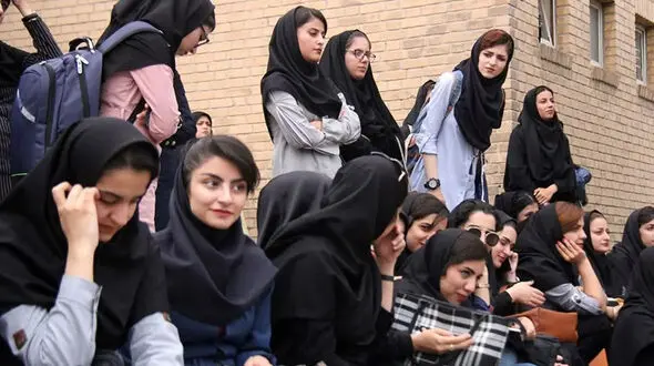 دانشگاه آزاد مغلوب شد / کاهش شهریه برای دانشجویان پزشکی + فیلم