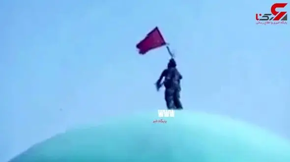 شهید بیضایی و اهتراز پرچم در نزدیکی تکفیری ها+فیلم