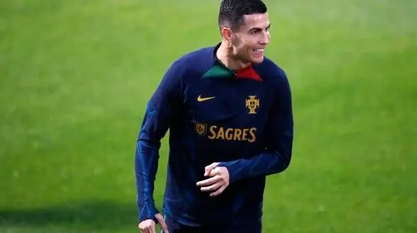 جام جهانی 2022 قطر/ کریستیانو رونالدو به همراه تیم ملی پرتغال وارد قطر شد +تصاویر