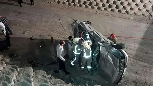  سقوط ۸ متری پژو ۴۰۵ یک کشته  برجای گذاشت+ عکس