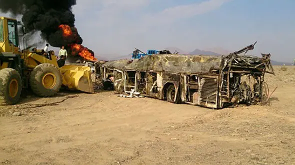 تحویل اجساد حادثه اتوبوس تهران-کرمان به خانواده‌ های متوفیان + عکس 