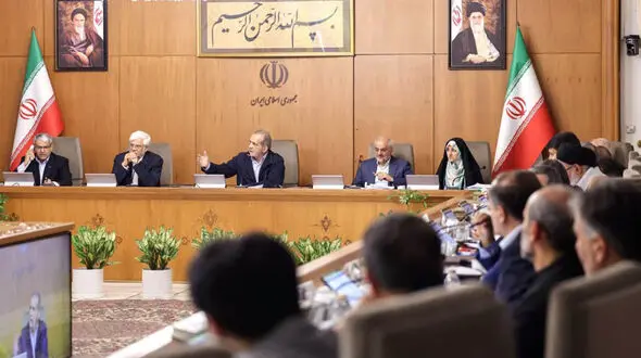 پزشکیان : طرح دولت برای رفع فیلترینگ به معنای رها کردن فضای مجازی نیست