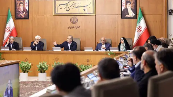 پزشکیان : طرح دولت برای رفع فیلترینگ به معنای رها کردن فضای مجازی نیست